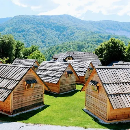Small Wooden Houses And Apartments Zgornja Dobrava Radovljica Exterior photo