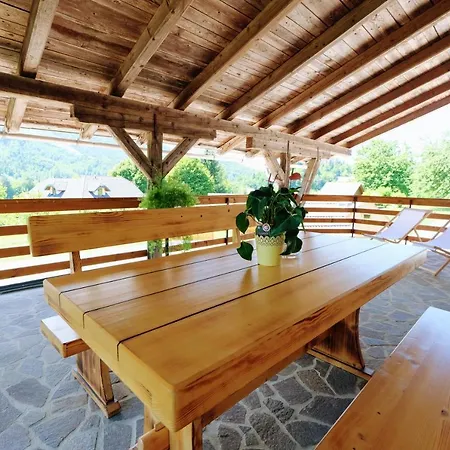 Small Wooden Houses And Apartments Zgornja Dobrava Radovljica Exterior photo