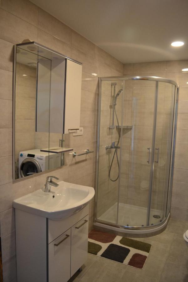 Small Wooden And Zgornja Dobrava Apartment Radovljica