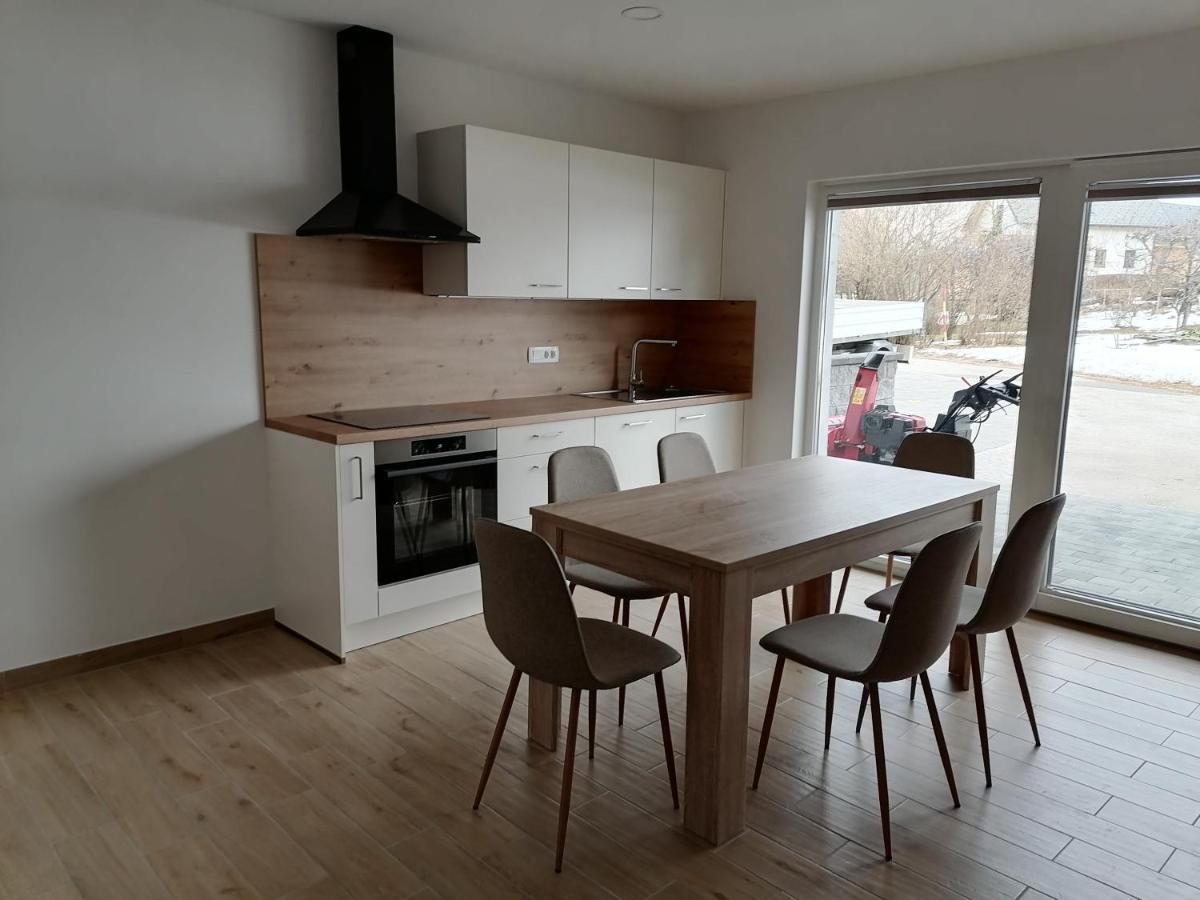 Small Wooden And Zgornja Dobrava Apartment *