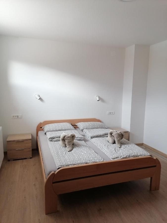 Small Wooden And Zgornja Dobrava Apartment *