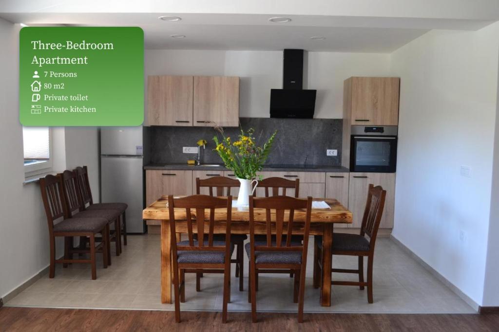 Small Wooden And Zgornja Dobrava Apartment *