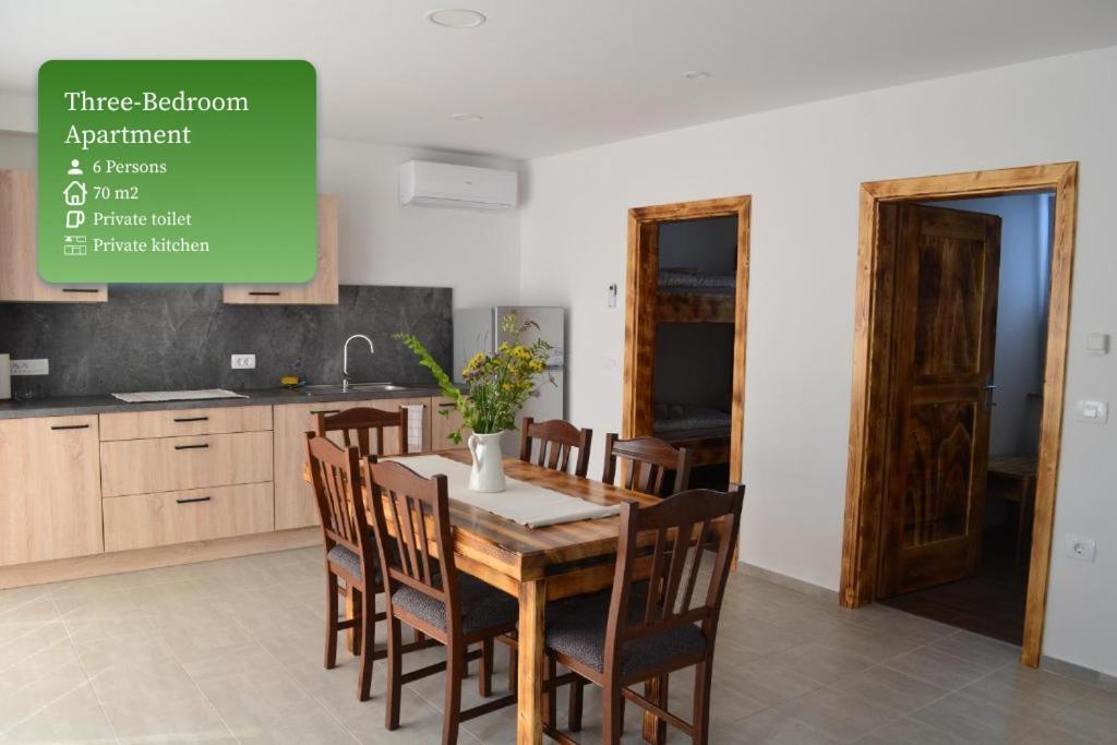 Apartment Small Wooden And Zgornja Dobrava *